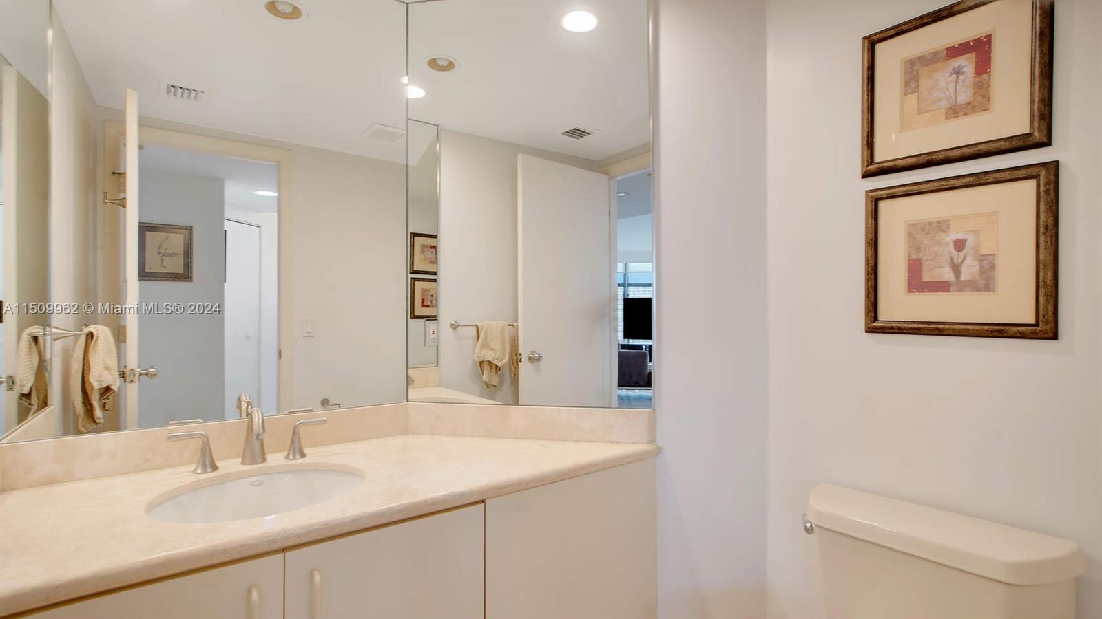 1000 Island Blvd, Aventura, FL, 33160 United States, 3 Bedrooms Bedrooms, ,2 BathroomsBathrooms,Residential,For Sale,Island Blvd,A11509962