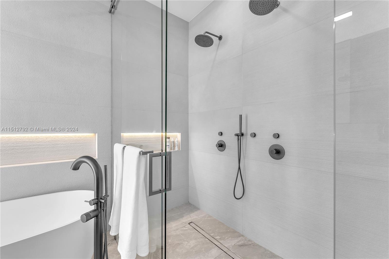 21100 NE 25th Ct, Miami, Florida 33180, 3 Bedrooms Bedrooms, ,3 BathroomsBathrooms,Residentiallease,For Rent,21100 NE 25th Ct,A11512792