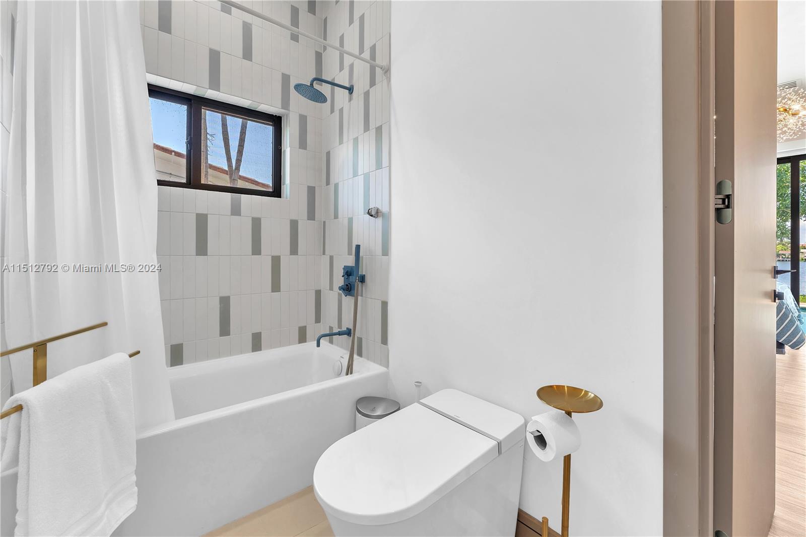 21100 NE 25th Ct, Miami, Florida 33180, 3 Bedrooms Bedrooms, ,3 BathroomsBathrooms,Residentiallease,For Rent,21100 NE 25th Ct,A11512792