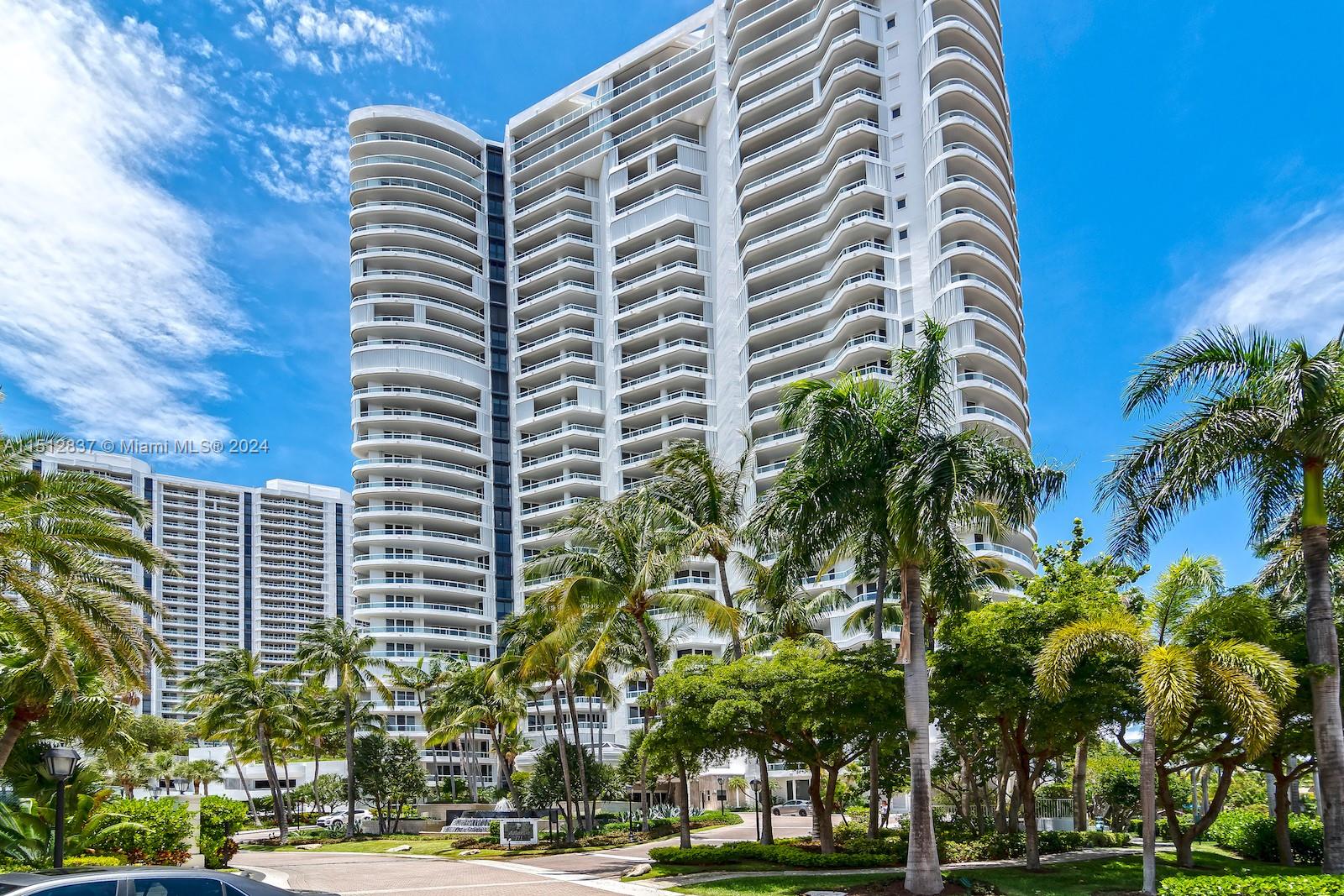 21050  Point Pl #305 For Sale A11512837, FL