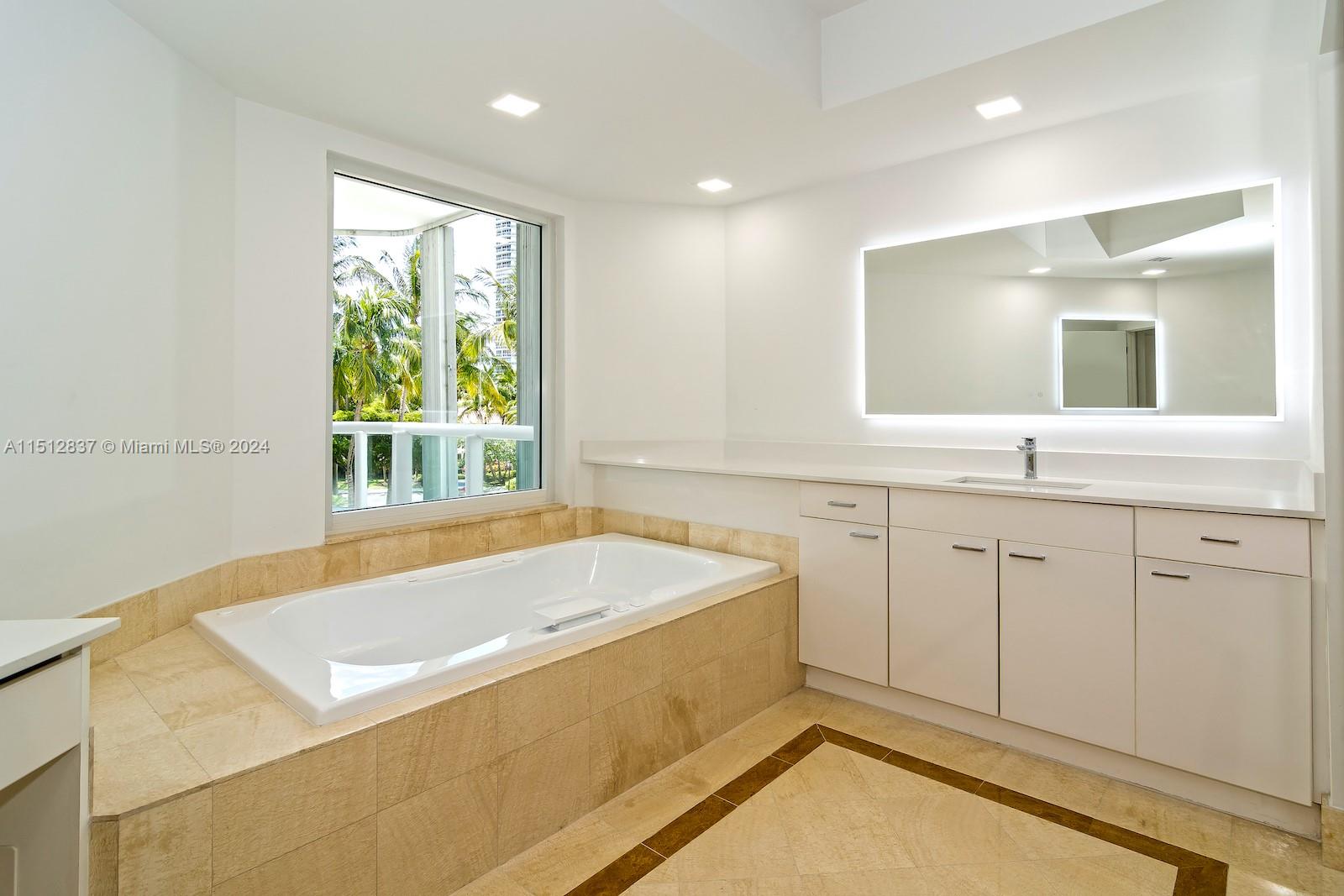 21050 Point Pl 305, Aventura, Florida 33180, 4 Bedrooms Bedrooms, ,4 BathroomsBathrooms,Residential,For Sale,21050 Point Pl 305,A11512837