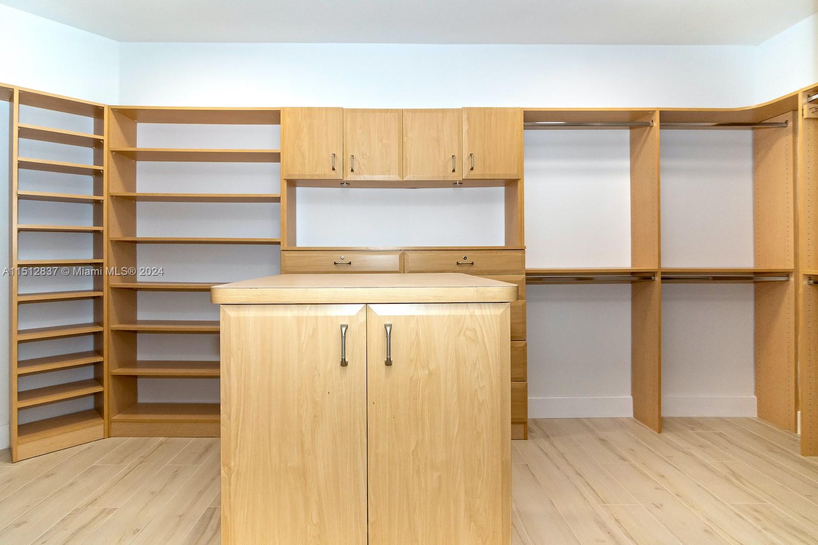 21050 Point Pl 305, Aventura, Florida 33180, 4 Bedrooms Bedrooms, ,4 BathroomsBathrooms,Residential,For Sale,21050 Point Pl 305,A11512837