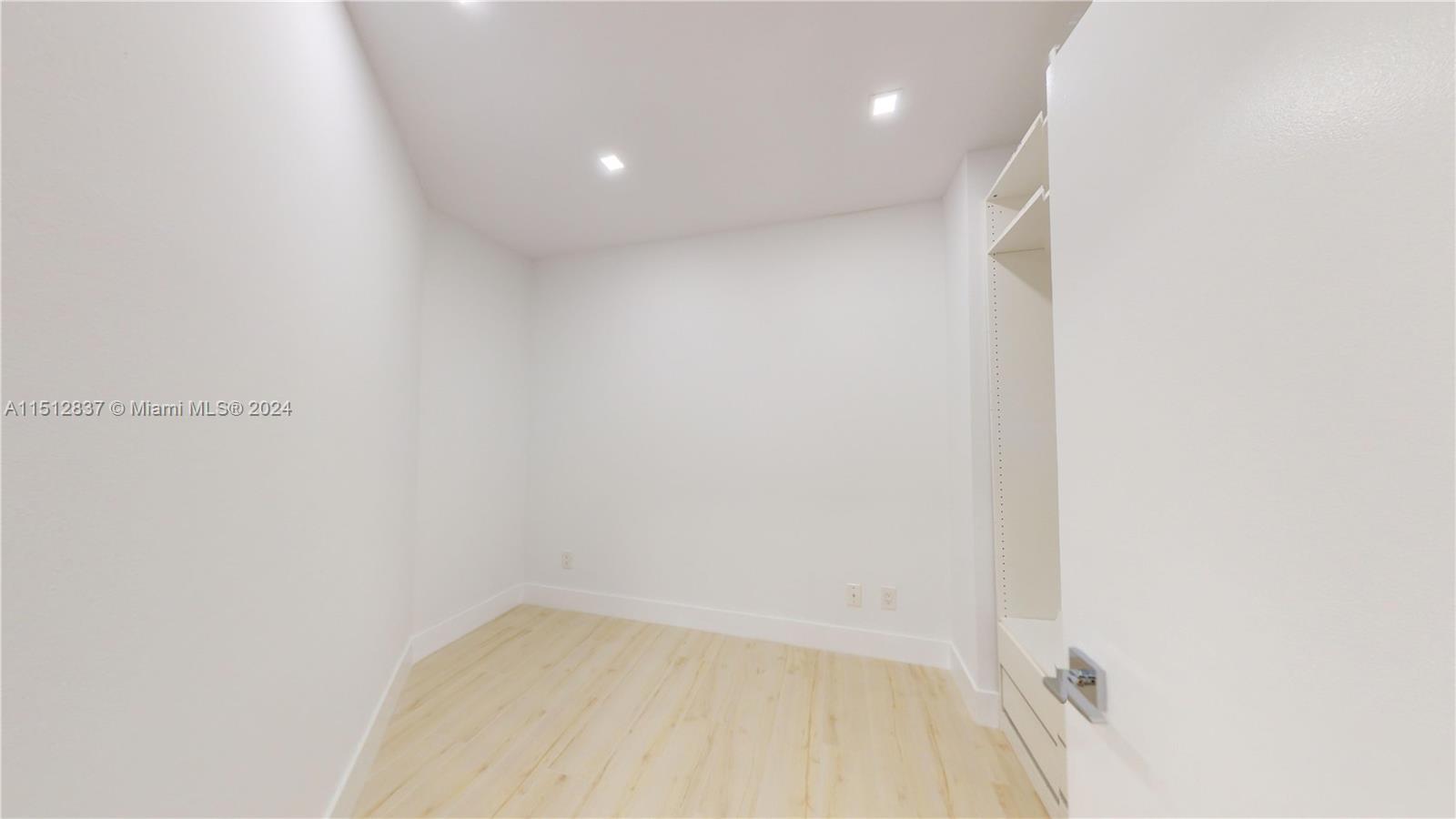 21050 Point Pl 305, Aventura, Florida 33180, 4 Bedrooms Bedrooms, ,4 BathroomsBathrooms,Residential,For Sale,21050 Point Pl 305,A11512837