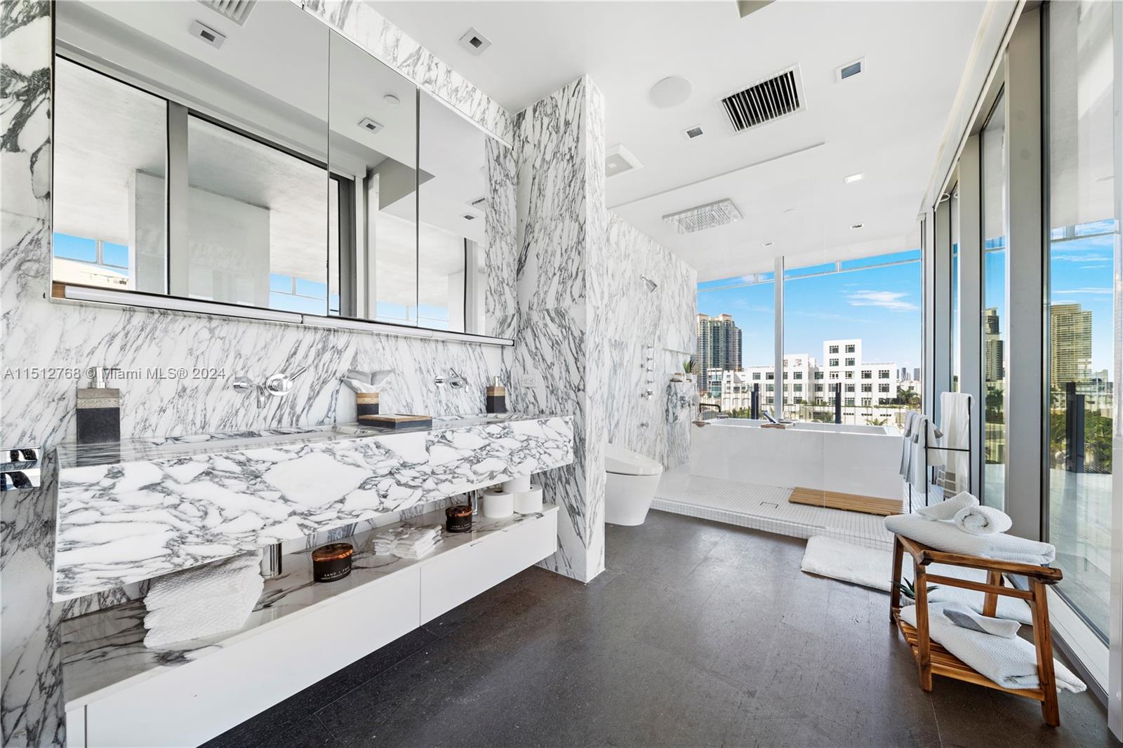 120 Ocean Dr, Miami Beach, FL, 33139 United States, 2 Bedrooms Bedrooms, ,2 BathroomsBathrooms,Residential,For Sale,Ocean Dr,A11512768