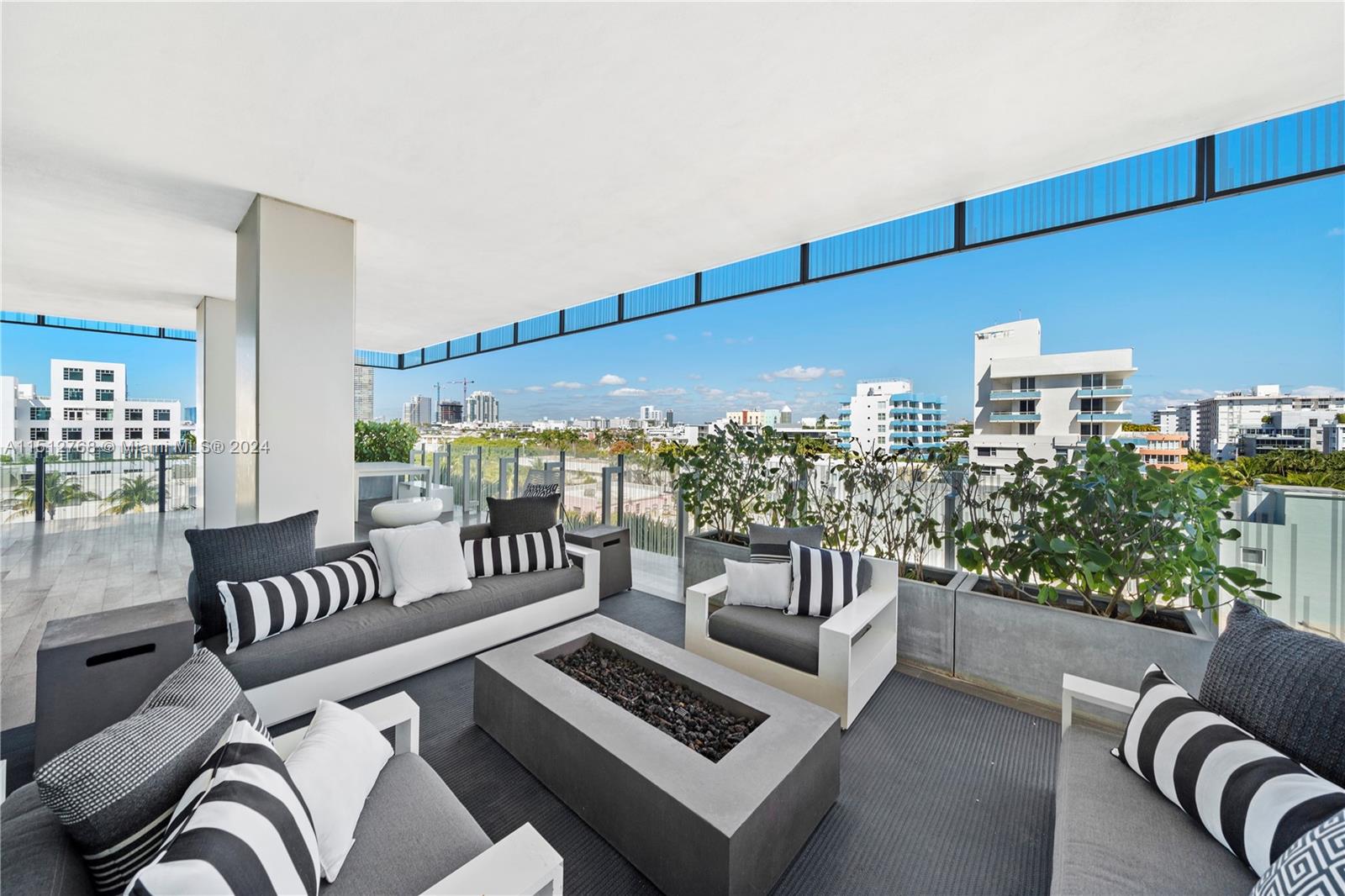 120 Ocean Dr, Miami Beach, FL, 33139 United States, 2 Bedrooms Bedrooms, ,2 BathroomsBathrooms,Residential,For Sale,Ocean Dr,A11512768