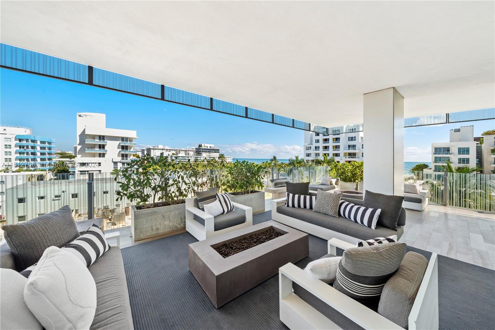 120 Ocean Dr, Miami Beach, FL, 33139 United States, 2 Bedrooms Bedrooms, ,2 BathroomsBathrooms,Residential,For Sale,Ocean Dr,A11512768