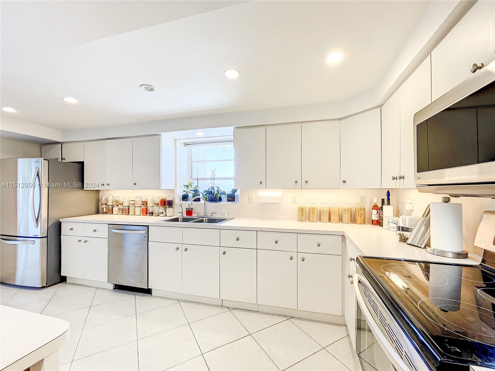 3430 Galt Ocean Dr, Fort Lauderdale, FL, 33308 United States, 2 Bedrooms Bedrooms, ,2 BathroomsBathrooms,Residential,For Sale,Galt Ocean Dr,A11512850