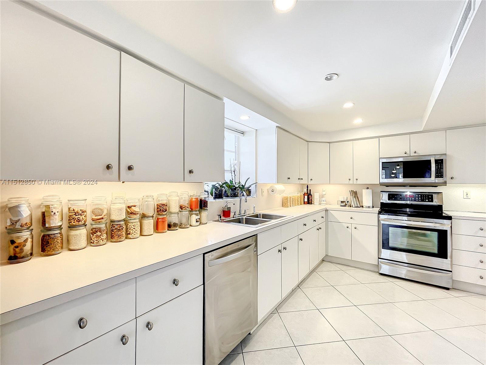 3430 Galt Ocean Dr, Fort Lauderdale, FL, 33308 United States, 2 Bedrooms Bedrooms, ,2 BathroomsBathrooms,Residential,For Sale,Galt Ocean Dr,A11512850