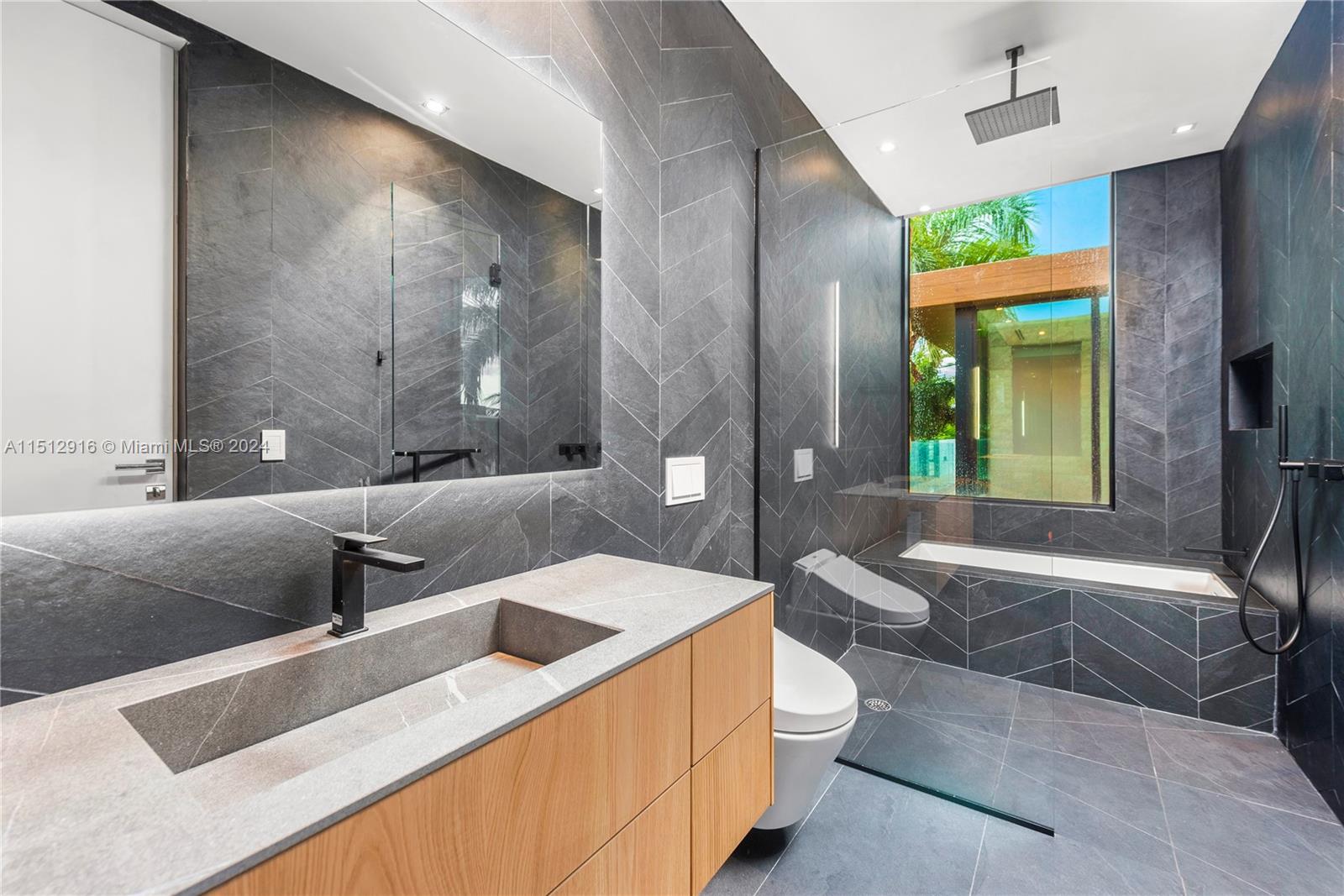 15 E San Marino, Miami, Florida 33139, 6 Bedrooms Bedrooms, ,6 BathroomsBathrooms,Residentiallease,For Rent,15 E San Marino,A11512916