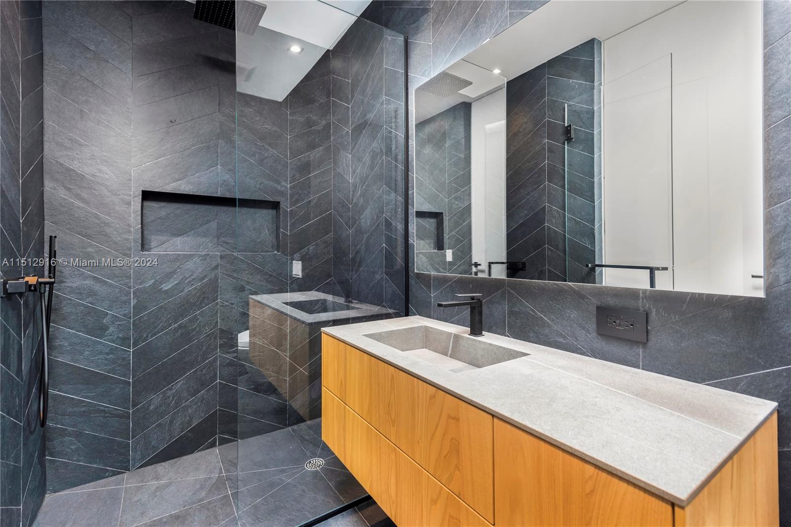 15 E San Marino, Miami, Florida 33139, 6 Bedrooms Bedrooms, ,6 BathroomsBathrooms,Residentiallease,For Rent,15 E San Marino,A11512916