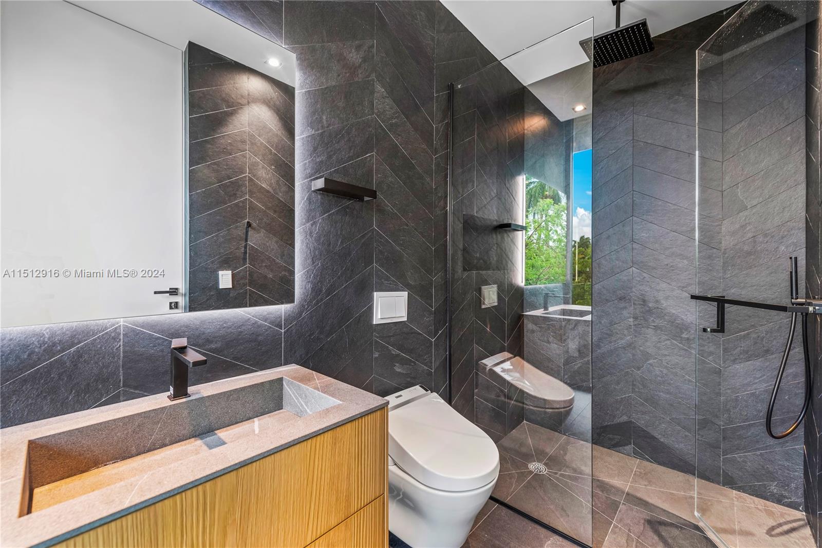 15 E San Marino, Miami, Florida 33139, 6 Bedrooms Bedrooms, ,6 BathroomsBathrooms,Residentiallease,For Rent,15 E San Marino,A11512916