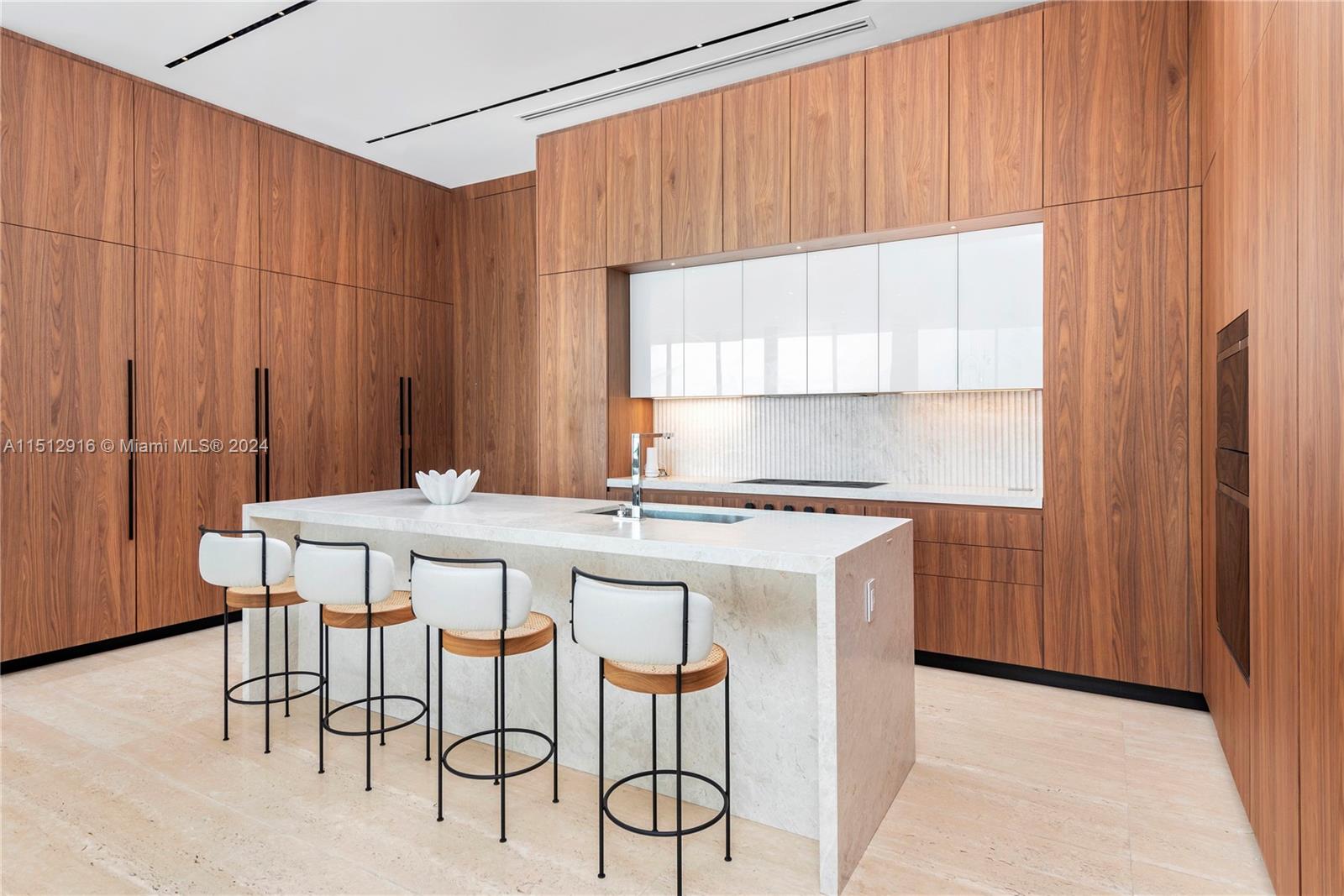 15 E San Marino, Miami, Florida 33139, 6 Bedrooms Bedrooms, ,6 BathroomsBathrooms,Residentiallease,For Rent,15 E San Marino,A11512916