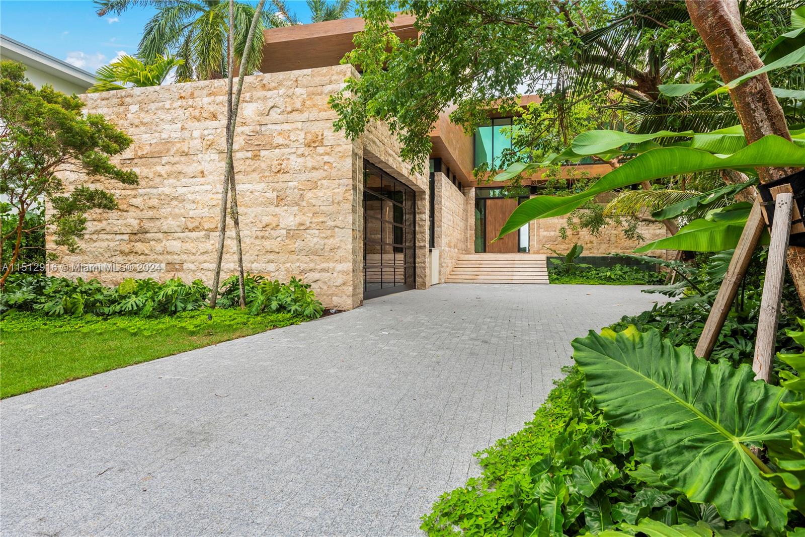 15 E San Marino, Miami, Florida 33139, 6 Bedrooms Bedrooms, ,6 BathroomsBathrooms,Residentiallease,For Rent,15 E San Marino,A11512916