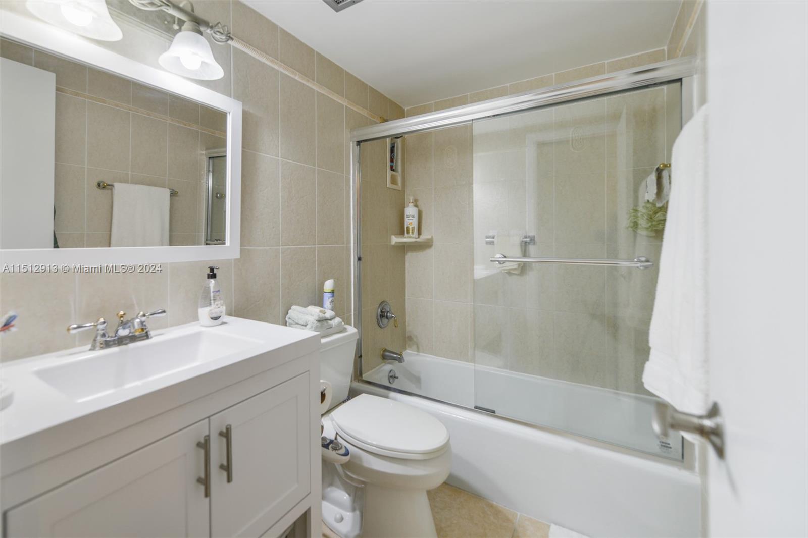 1985 S Ocean Dr 19M, Hallandale Beach, Florida 33009, 1 Bedroom Bedrooms, ,1 BathroomBathrooms,Residential,For Sale,1985 S Ocean Dr 19M,A11512913