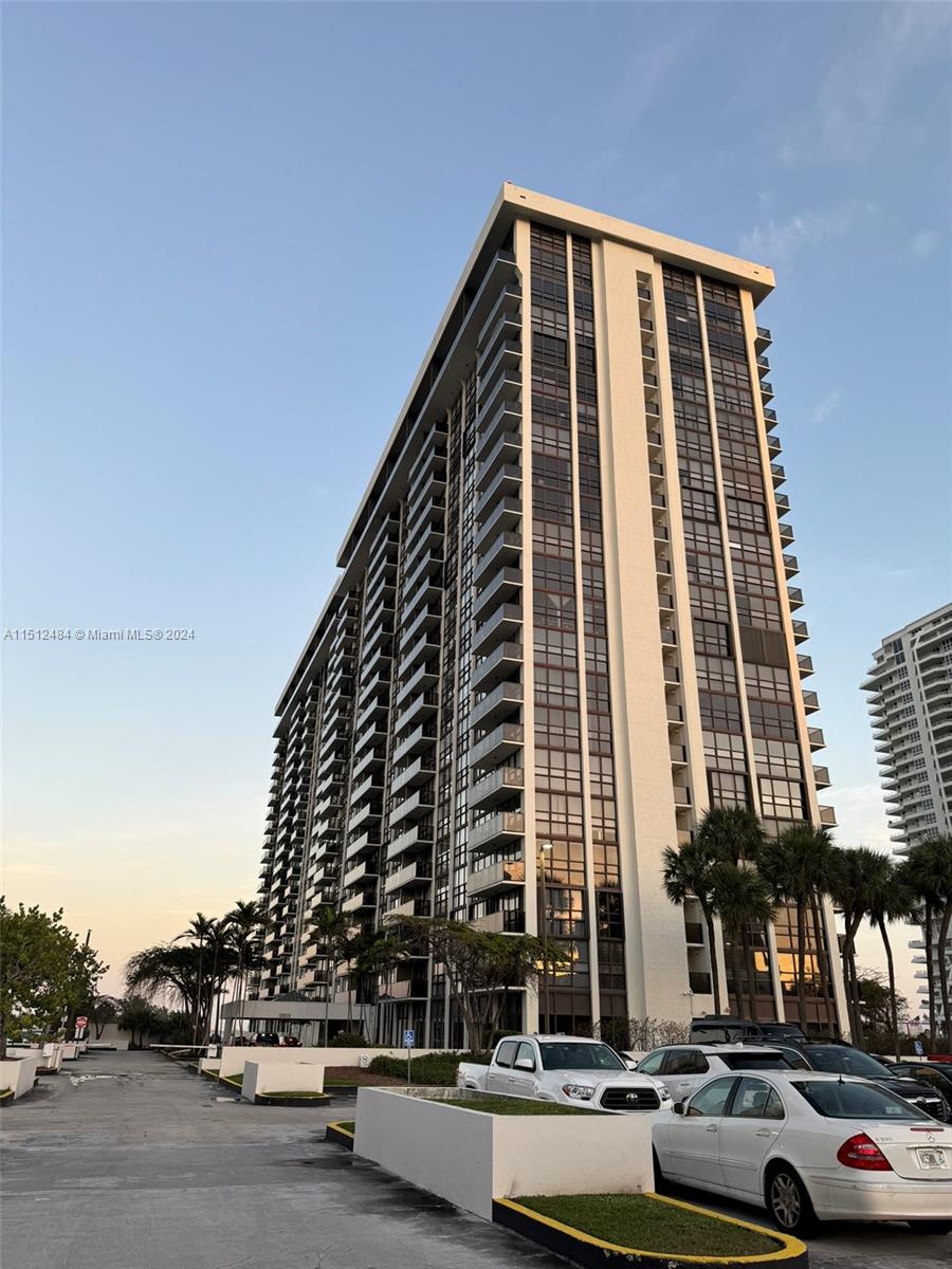 600 NE 36th St 506, Miami, Florida 33137, 1 Bedroom Bedrooms, ,2 BathroomsBathrooms,Residential,For Sale,600 NE 36th St 506,A11512484