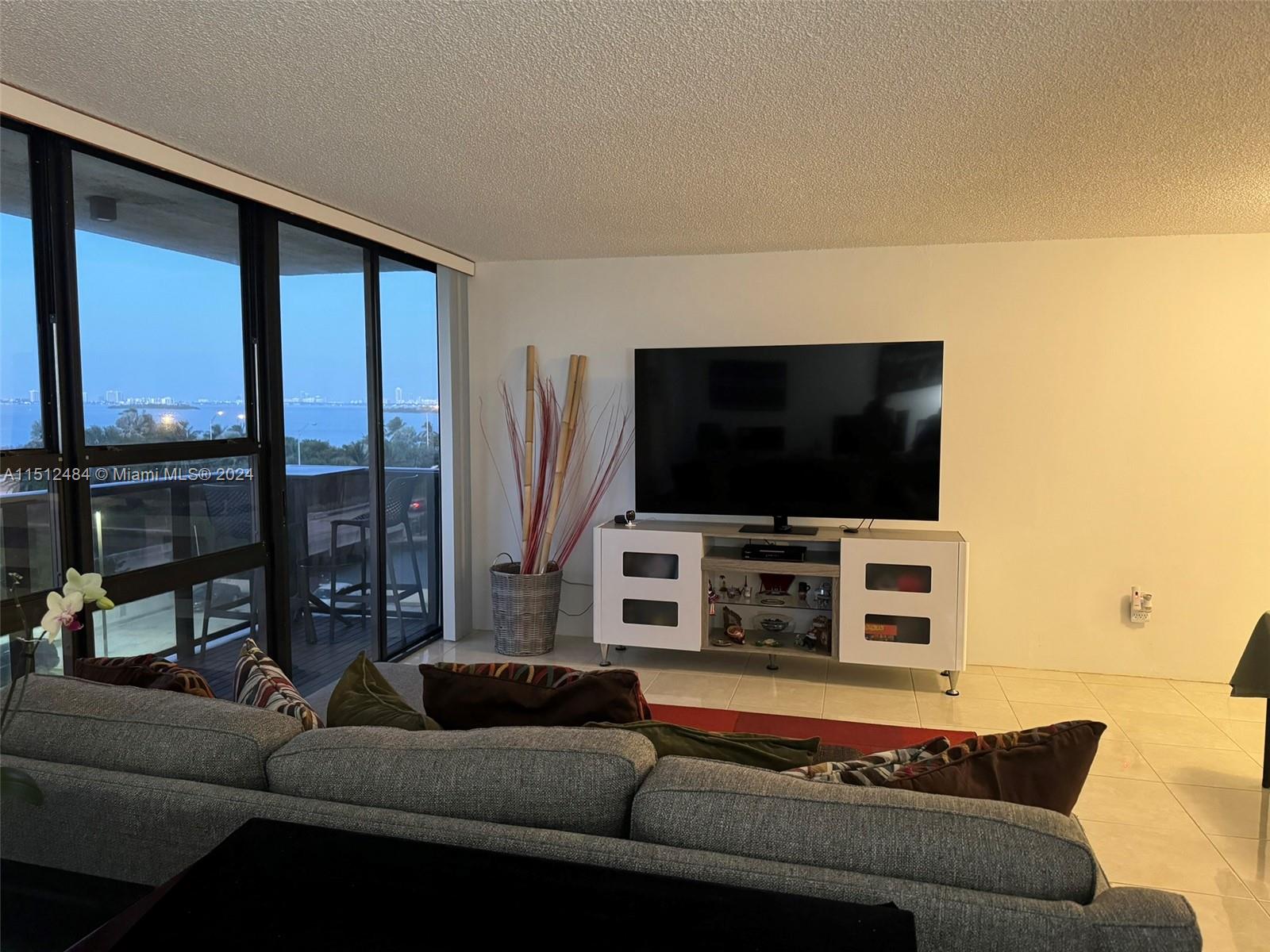 600 NE 36th St 506, Miami, Florida 33137, 1 Bedroom Bedrooms, ,2 BathroomsBathrooms,Residential,For Sale,600 NE 36th St 506,A11512484