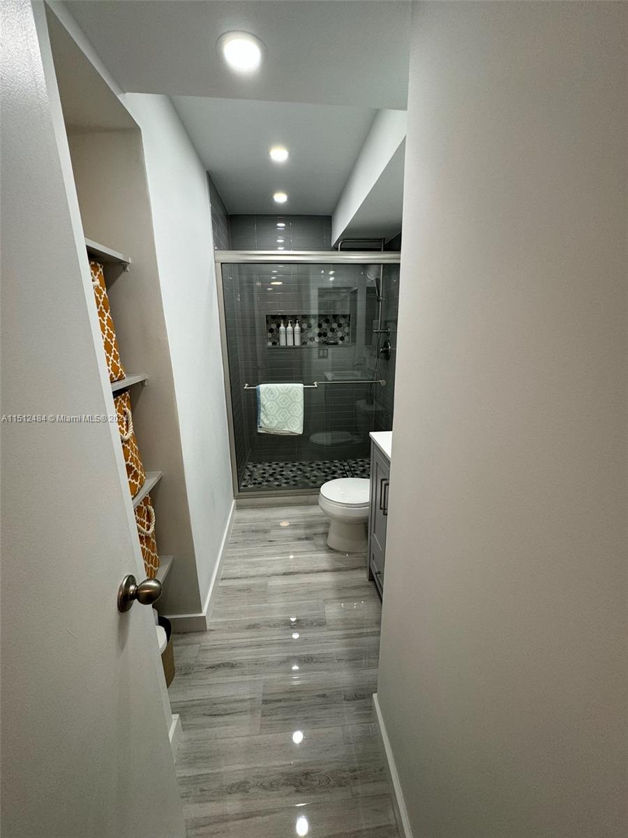 2nd bathroom