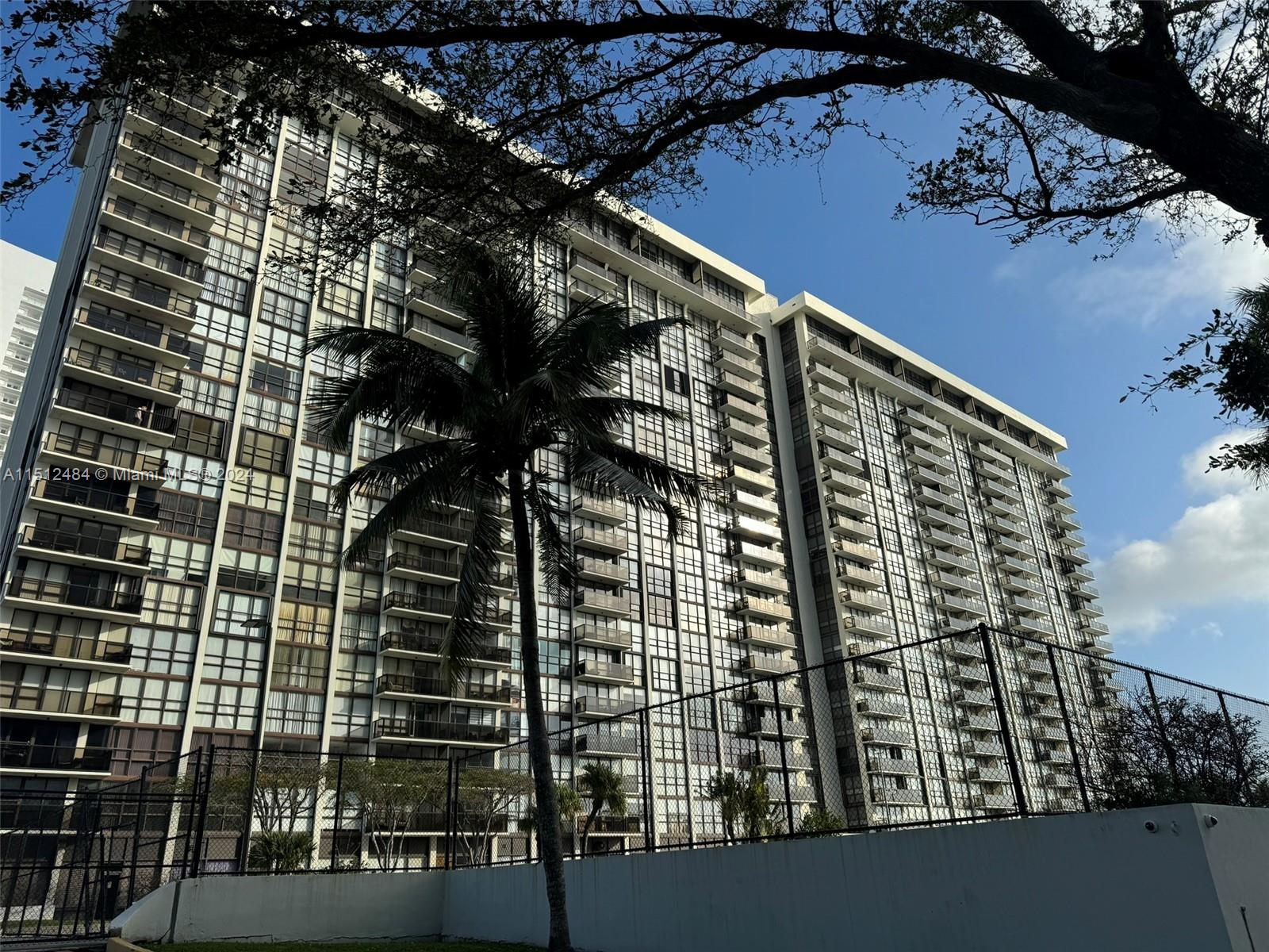 600 NE 36th St 506, Miami, Florida 33137, 1 Bedroom Bedrooms, ,2 BathroomsBathrooms,Residential,For Sale,600 NE 36th St 506,A11512484