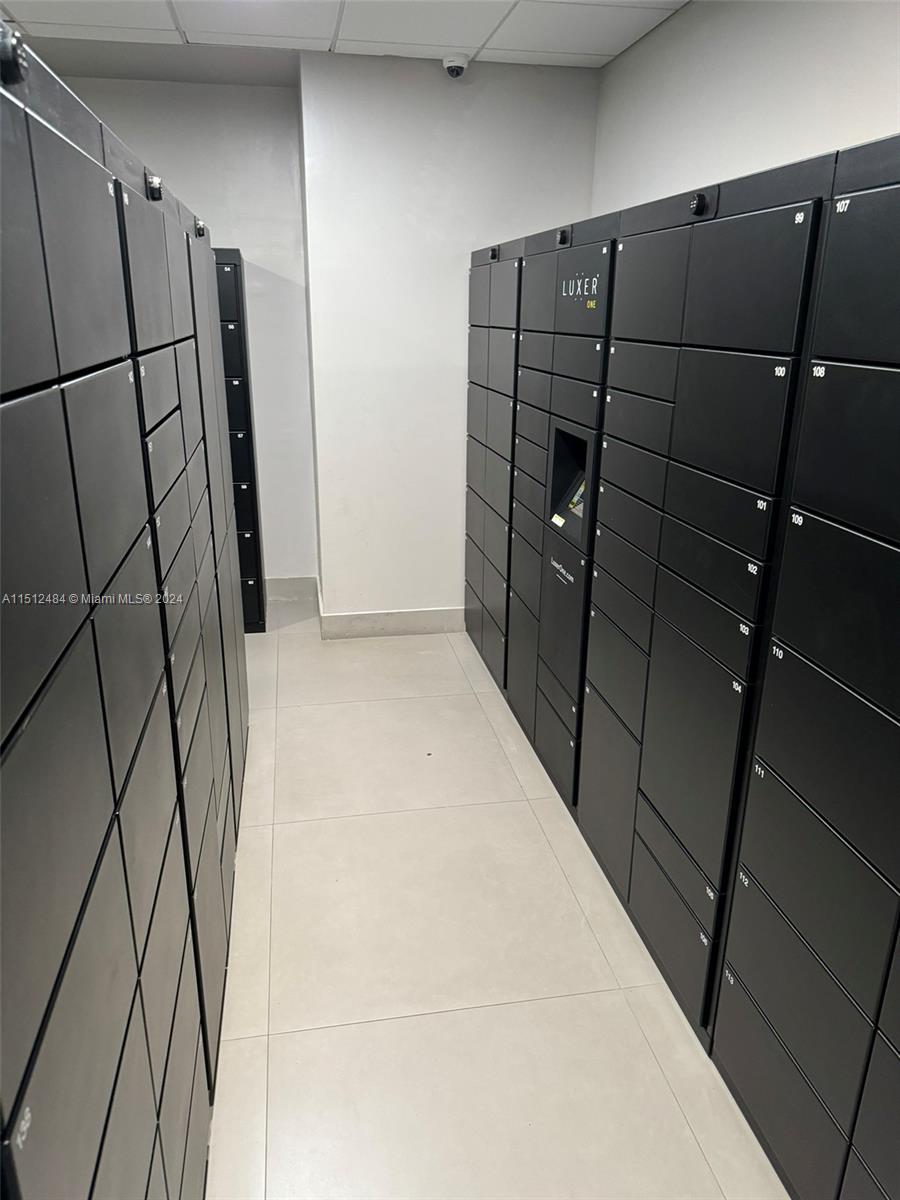 Smart package Lockers