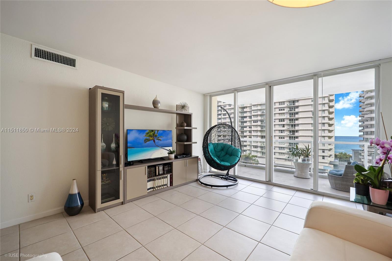 5600 Collins Ave 8W, Miami Beach, Florida 33140, 2 Bedrooms Bedrooms, ,2 BathroomsBathrooms,Residential,For Sale,5600 Collins Ave 8W,A11511850