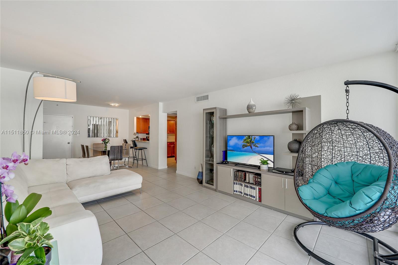 5600 Collins Ave 8W, Miami Beach, Florida 33140, 2 Bedrooms Bedrooms, ,2 BathroomsBathrooms,Residential,For Sale,5600 Collins Ave 8W,A11511850