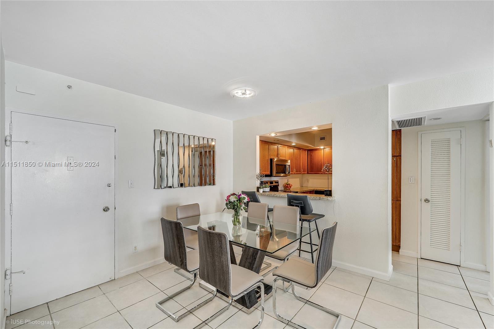 5600 Collins Ave 8W, Miami Beach, Florida 33140, 2 Bedrooms Bedrooms, ,2 BathroomsBathrooms,Residential,For Sale,5600 Collins Ave 8W,A11511850