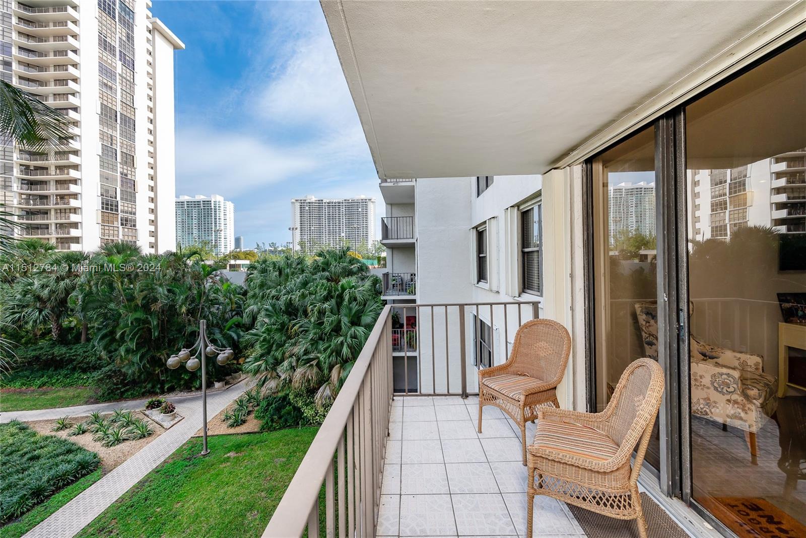 18151 NE 31st Ct 312, Aventura, FL 33160, 2 Bedrooms Bedrooms, ,2 BathroomsBathrooms,Residential,For Sale,31st Ct,A11512784