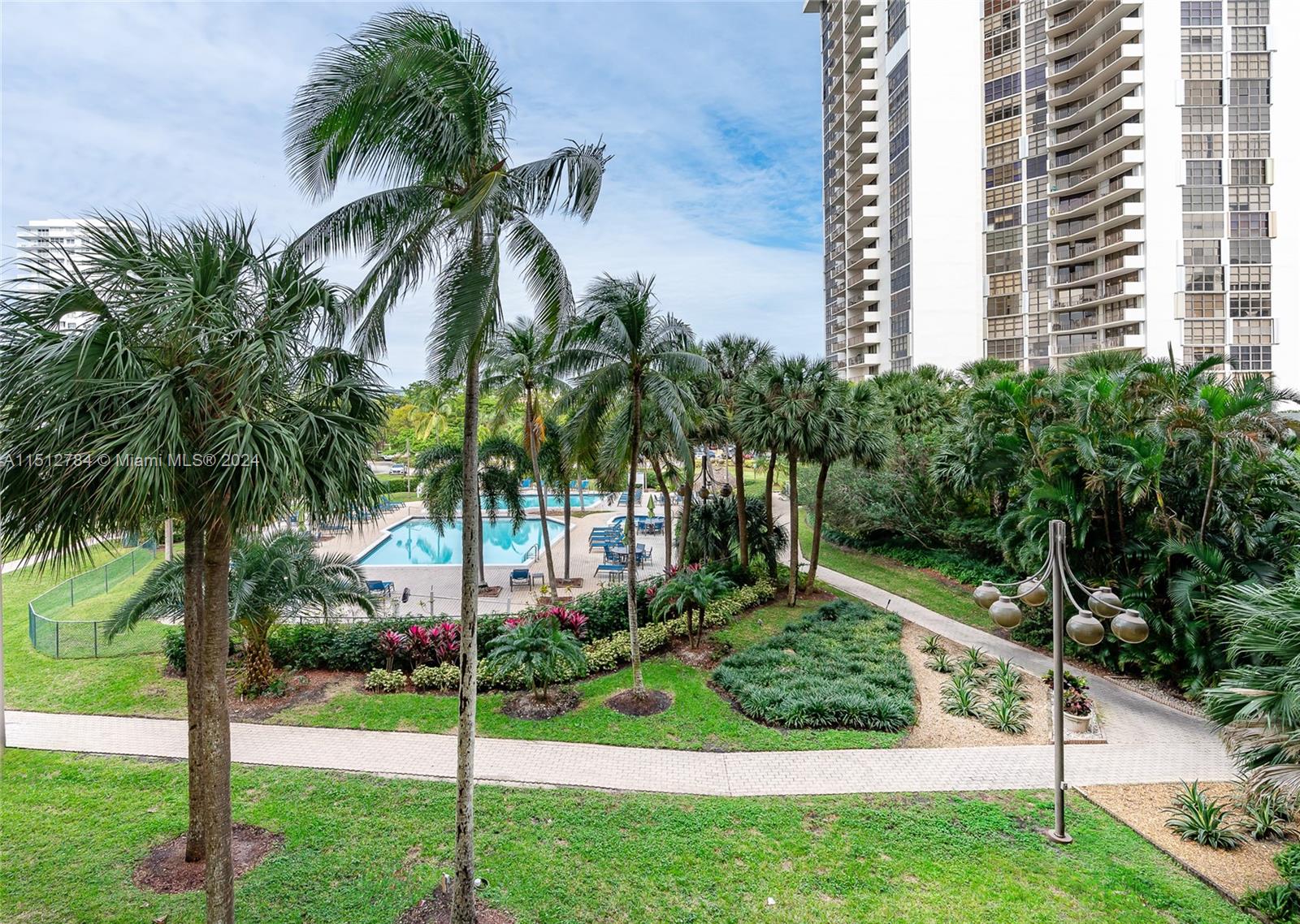 18151 NE 31st Ct 312, Aventura, FL 33160, 2 Bedrooms Bedrooms, ,2 BathroomsBathrooms,Residential,For Sale,31st Ct,A11512784