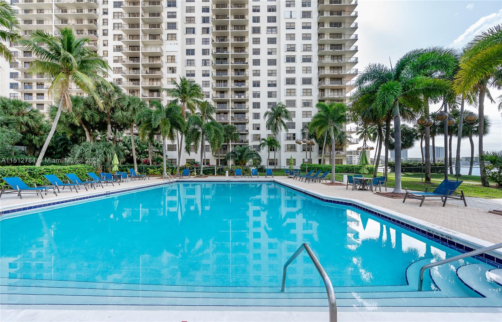 18151 NE 31st Ct 312, Aventura, FL 33160, 2 Bedrooms Bedrooms, ,2 BathroomsBathrooms,Residential,For Sale,31st Ct,A11512784