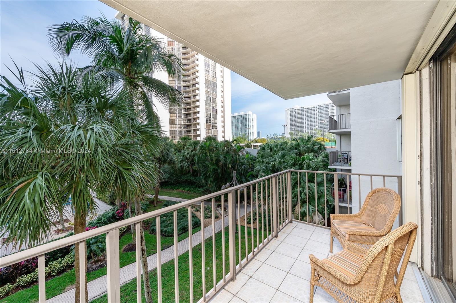 18151 NE 31st Ct 312, Aventura, FL 33160, 2 Bedrooms Bedrooms, ,2 BathroomsBathrooms,Residential,For Sale,31st Ct,A11512784