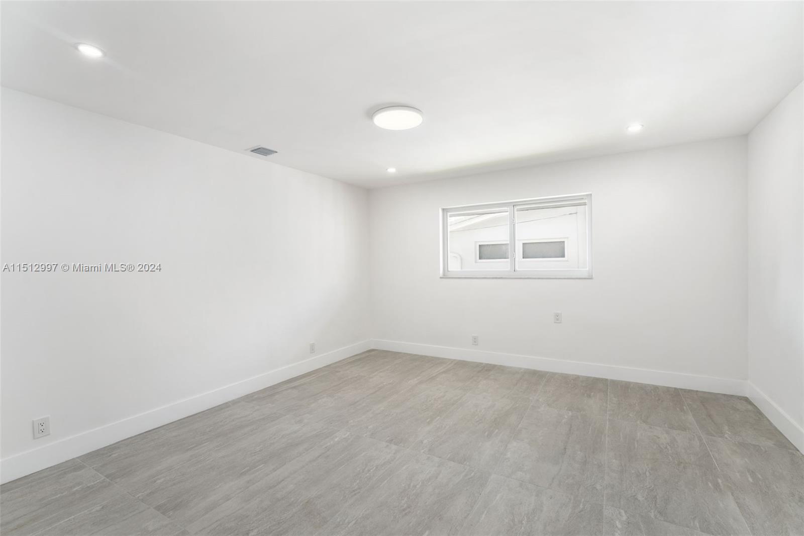 430 Tamarind Dr, Hallandale Beach, Florida 33009, 5 Bedrooms Bedrooms, ,4 BathroomsBathrooms,Residentiallease,For Rent,430 Tamarind Dr,A11512997