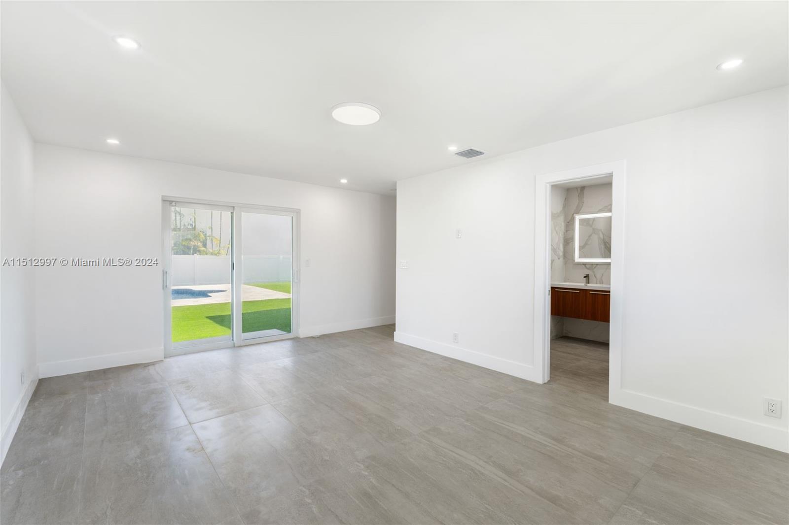 430 Tamarind Dr, Hallandale Beach, Florida 33009, 5 Bedrooms Bedrooms, ,4 BathroomsBathrooms,Residentiallease,For Rent,430 Tamarind Dr,A11512997