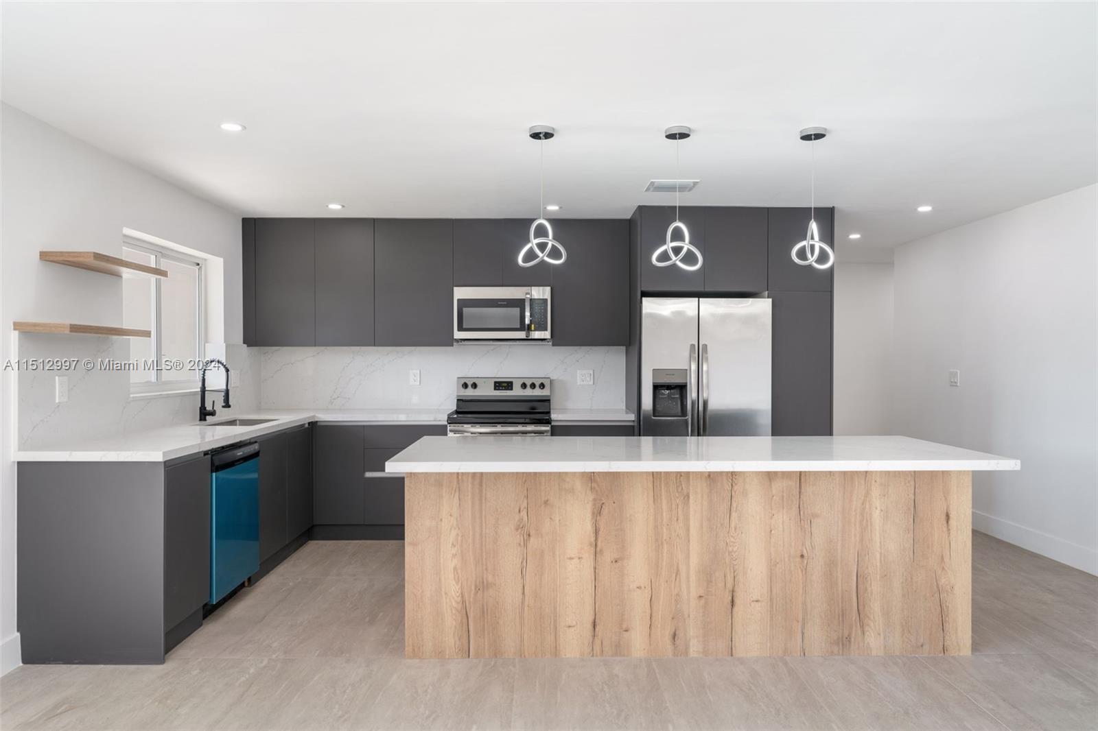 430 Tamarind Dr, Hallandale Beach, Florida 33009, 5 Bedrooms Bedrooms, ,4 BathroomsBathrooms,Residentiallease,For Rent,430 Tamarind Dr,A11512997