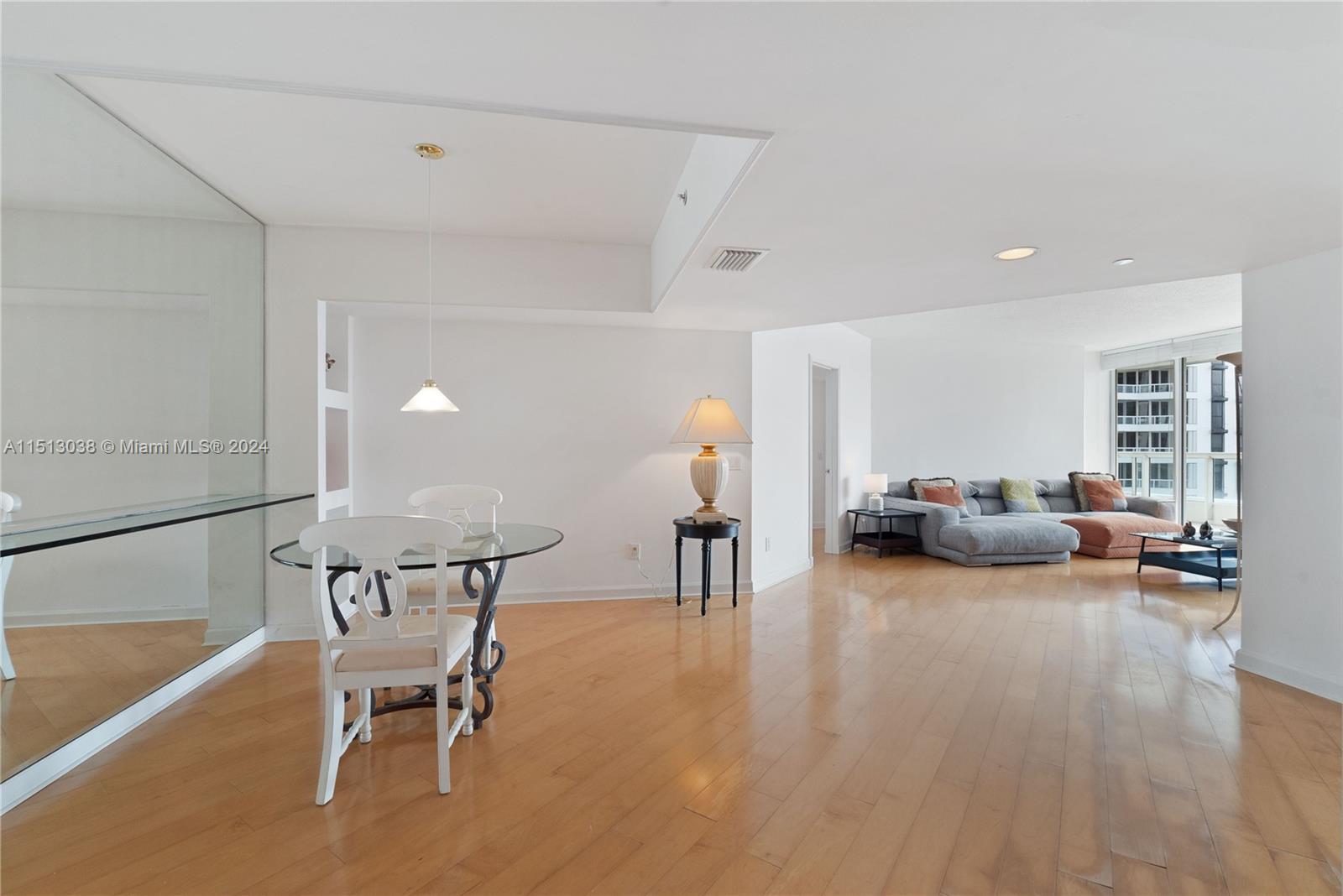 21205 Yacht Club Dr 1803, Aventura, Florida 33180, 3 Bedrooms Bedrooms, ,2 BathroomsBathrooms,Residential,For Sale,21205 Yacht Club Dr 1803,A11513038