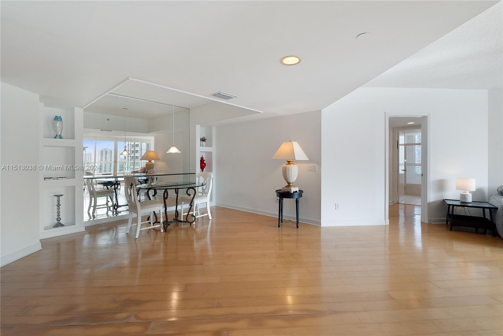 21205 Yacht Club Dr 1803, Aventura, FL 33180, 3 Bedrooms Bedrooms, ,2 BathroomsBathrooms,Residential,For Sale,Yacht Club Dr,A11513038