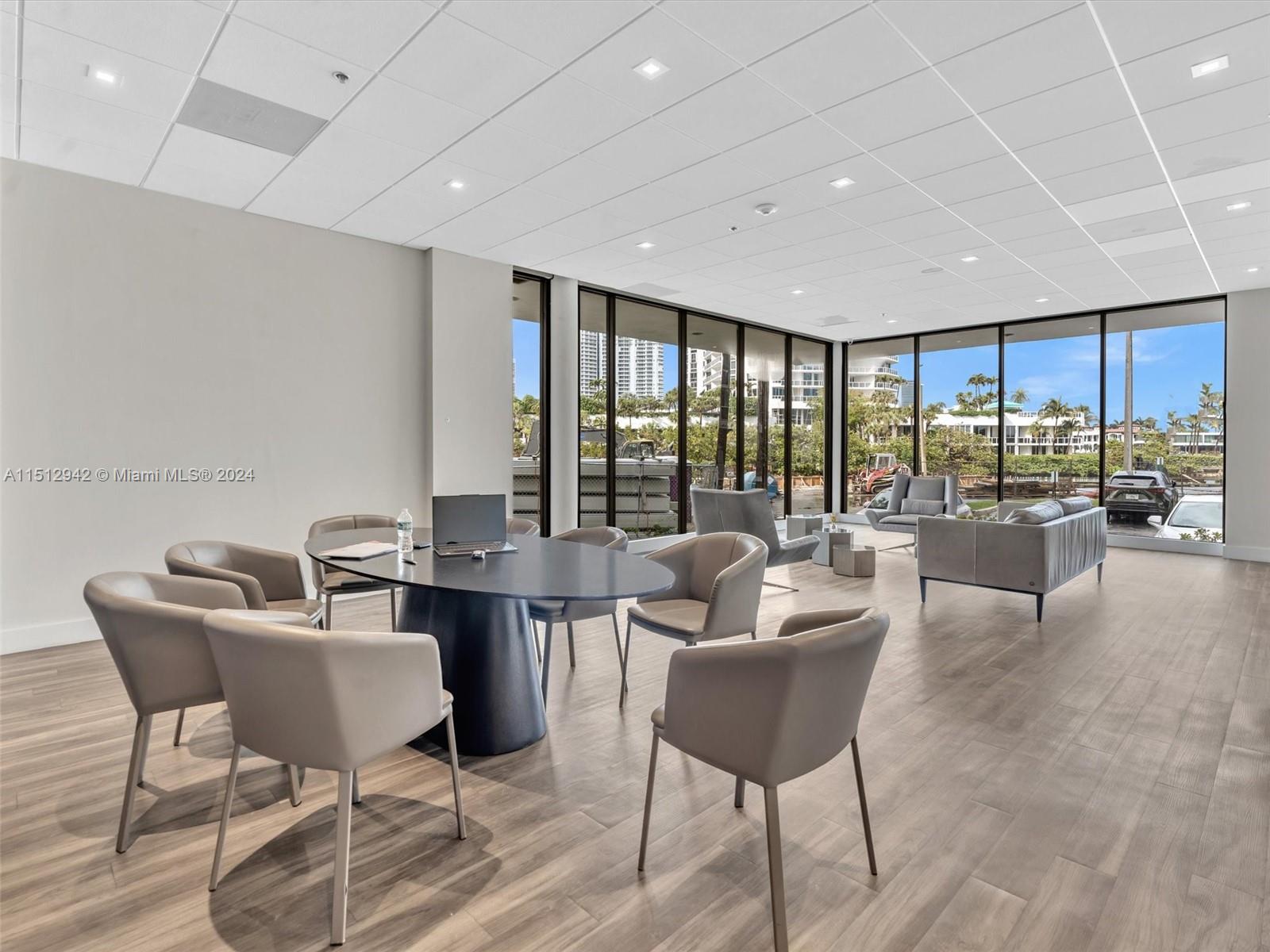 Building library and business center