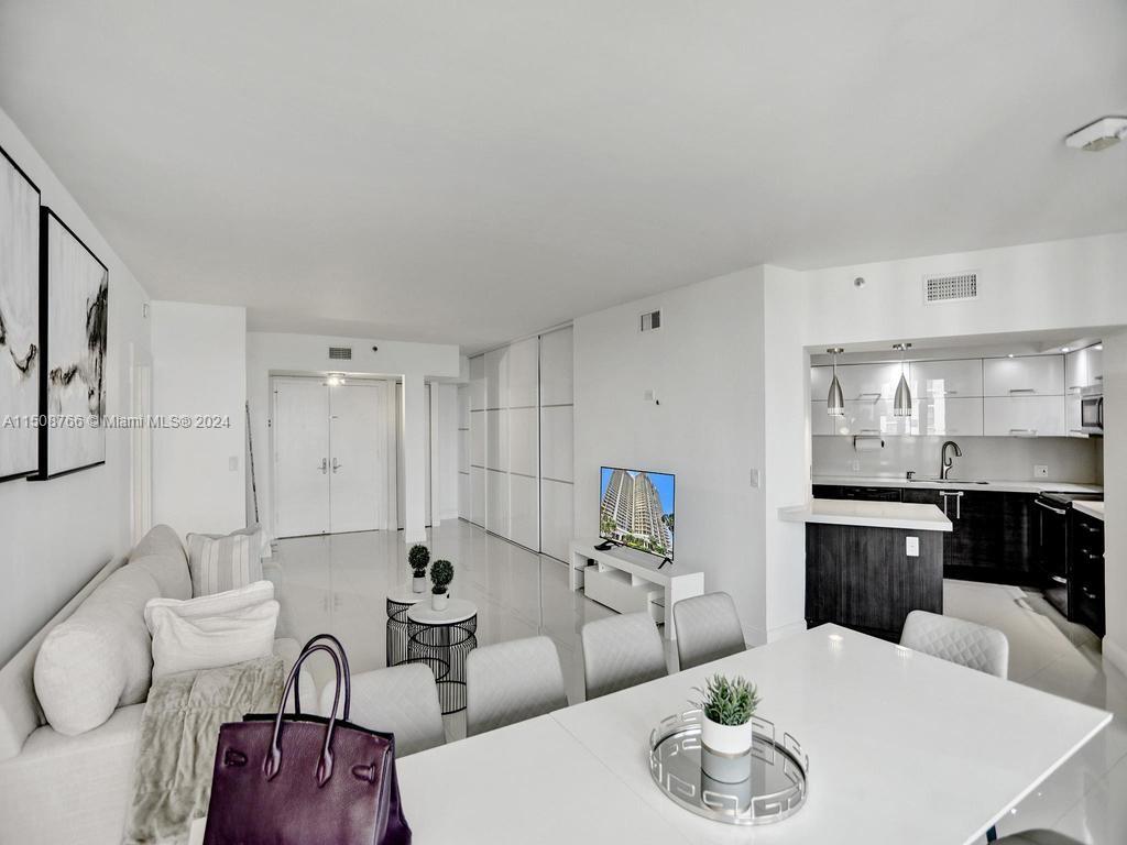 20281 Country Club Dr, Aventura, FL, 33180 United States, 3 Bedrooms Bedrooms, ,2 BathroomsBathrooms,Residential,For Sale,Country Club Dr,A11508766