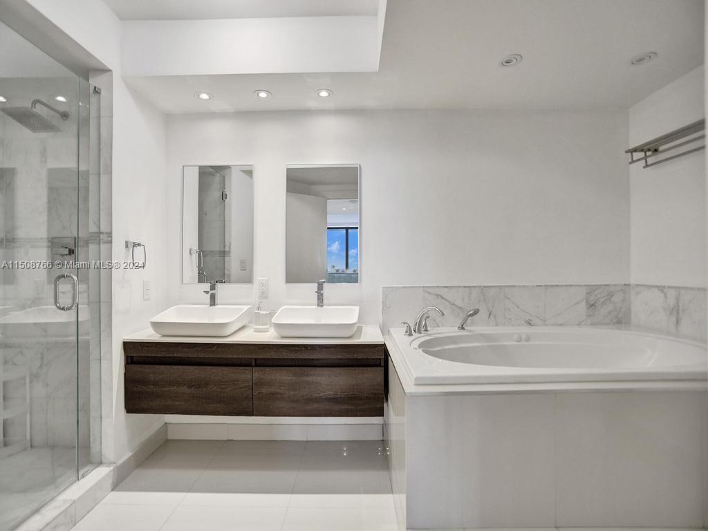 20281 Country Club Dr, Aventura, FL, 33180 United States, 3 Bedrooms Bedrooms, ,2 BathroomsBathrooms,Residential,For Sale,Country Club Dr,A11508766