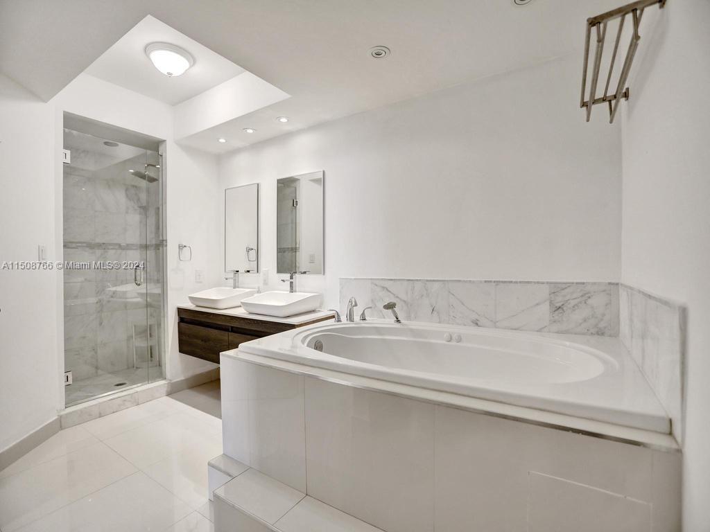 20281 Country Club Dr, Aventura, FL, 33180 United States, 3 Bedrooms Bedrooms, ,2 BathroomsBathrooms,Residential,For Sale,Country Club Dr,A11508766