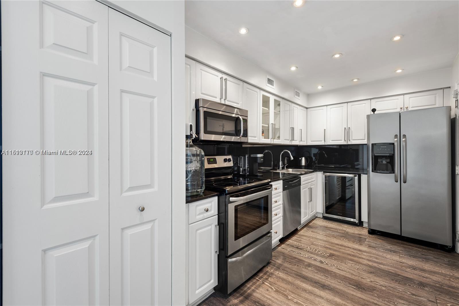 6770 Indian Creek Dr TSA, Miami Beach, Florida 33141, 1 Bedroom Bedrooms, ,1 BathroomBathrooms,Residentiallease,For Rent,6770 Indian Creek Dr TSA,A11513170