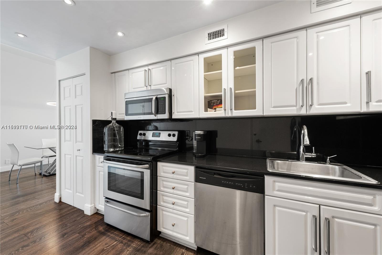 6770 Indian Creek Dr TSA, Miami Beach, Florida 33141, 1 Bedroom Bedrooms, ,1 BathroomBathrooms,Residentiallease,For Rent,6770 Indian Creek Dr TSA,A11513170