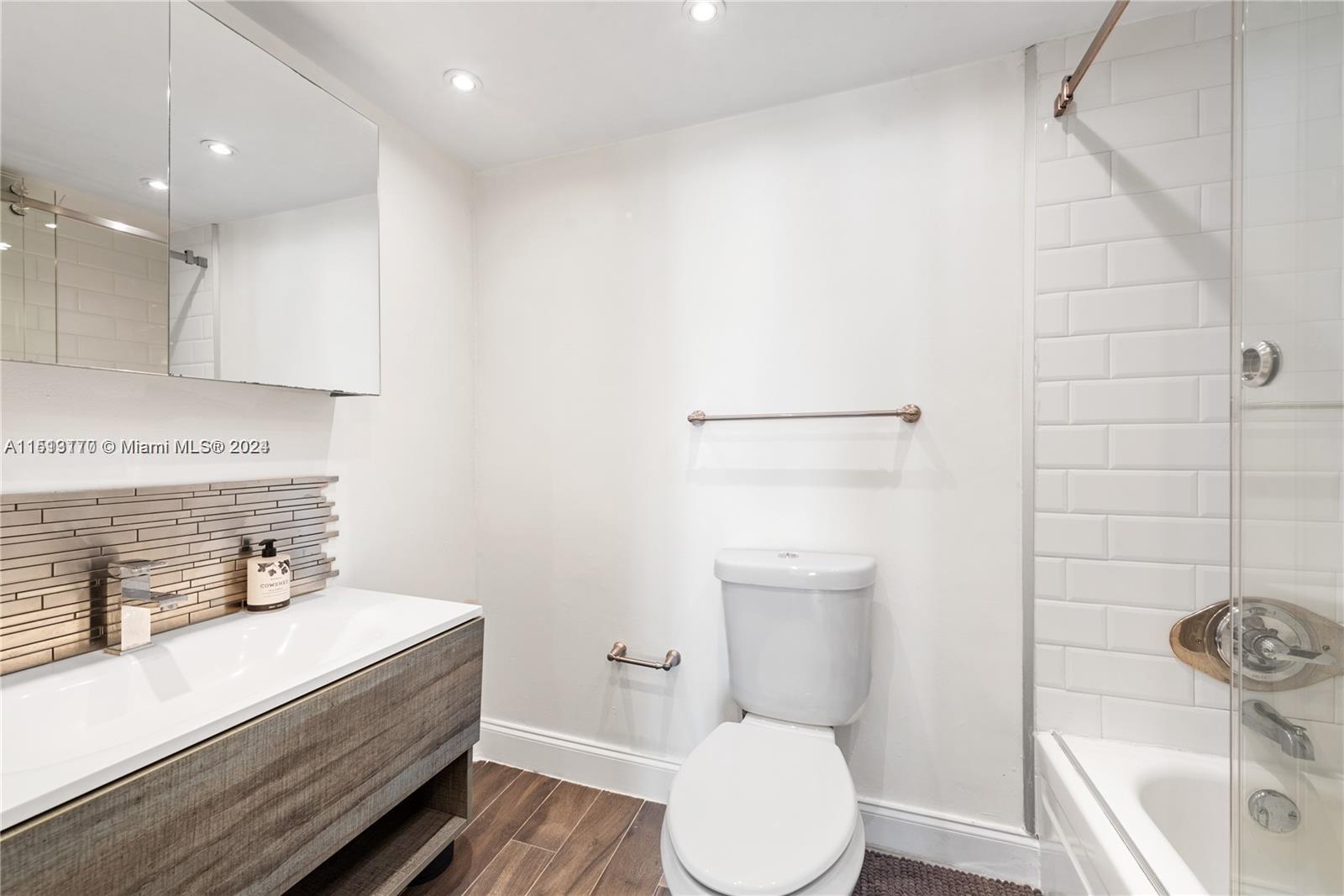 6770 Indian Creek Dr TSA, Miami Beach, Florida 33141, 1 Bedroom Bedrooms, ,1 BathroomBathrooms,Residentiallease,For Rent,6770 Indian Creek Dr TSA,A11513170