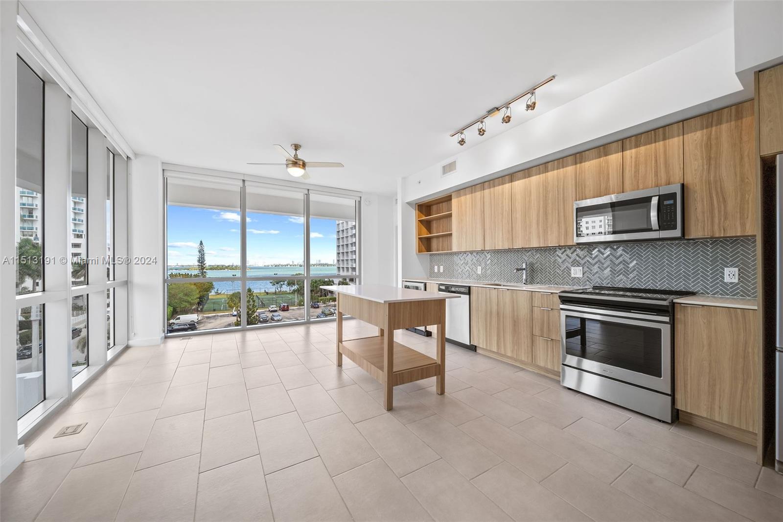 2150 N Bayshore Dr 0301, Miami, Florida 33137, 2 Bedrooms Bedrooms, ,2 BathroomsBathrooms,Residentiallease,For Rent,2150 N Bayshore Dr 0301,A11513191
