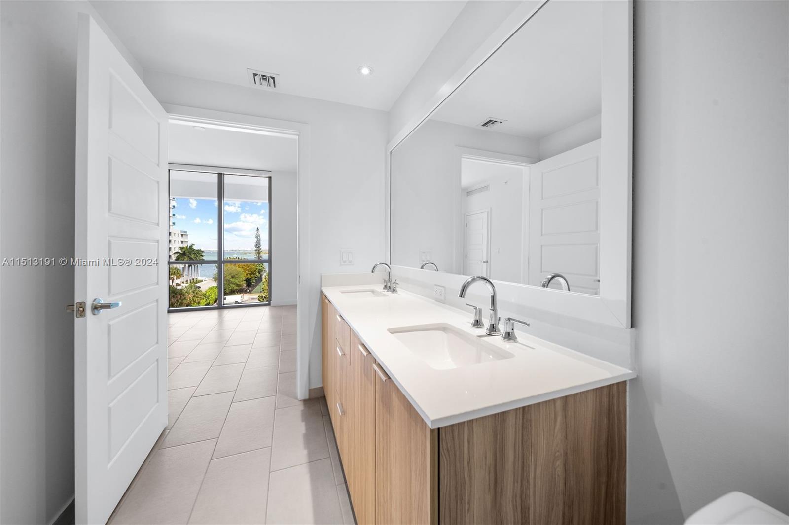 2150 N Bayshore Dr 0301, Miami, Florida 33137, 2 Bedrooms Bedrooms, ,2 BathroomsBathrooms,Residentiallease,For Rent,2150 N Bayshore Dr 0301,A11513191