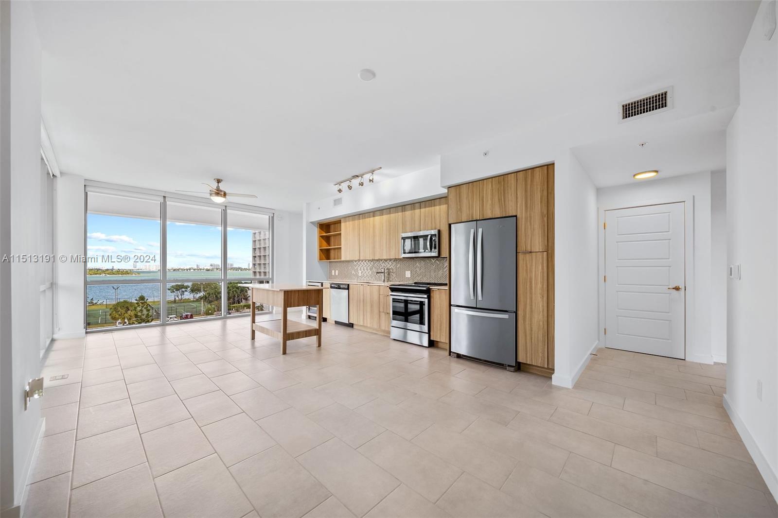 2150 N Bayshore Dr 0301, Miami, Florida 33137, 2 Bedrooms Bedrooms, ,2 BathroomsBathrooms,Residentiallease,For Rent,2150 N Bayshore Dr 0301,A11513191