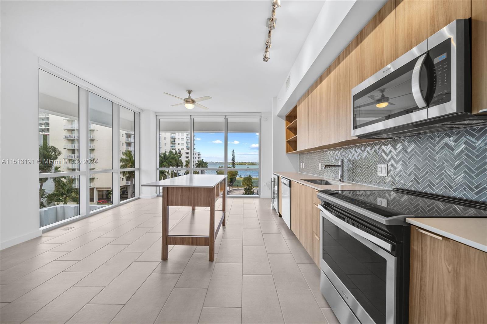 2150 N Bayshore Dr 0301, Miami, Florida 33137, 2 Bedrooms Bedrooms, ,2 BathroomsBathrooms,Residentiallease,For Rent,2150 N Bayshore Dr 0301,A11513191