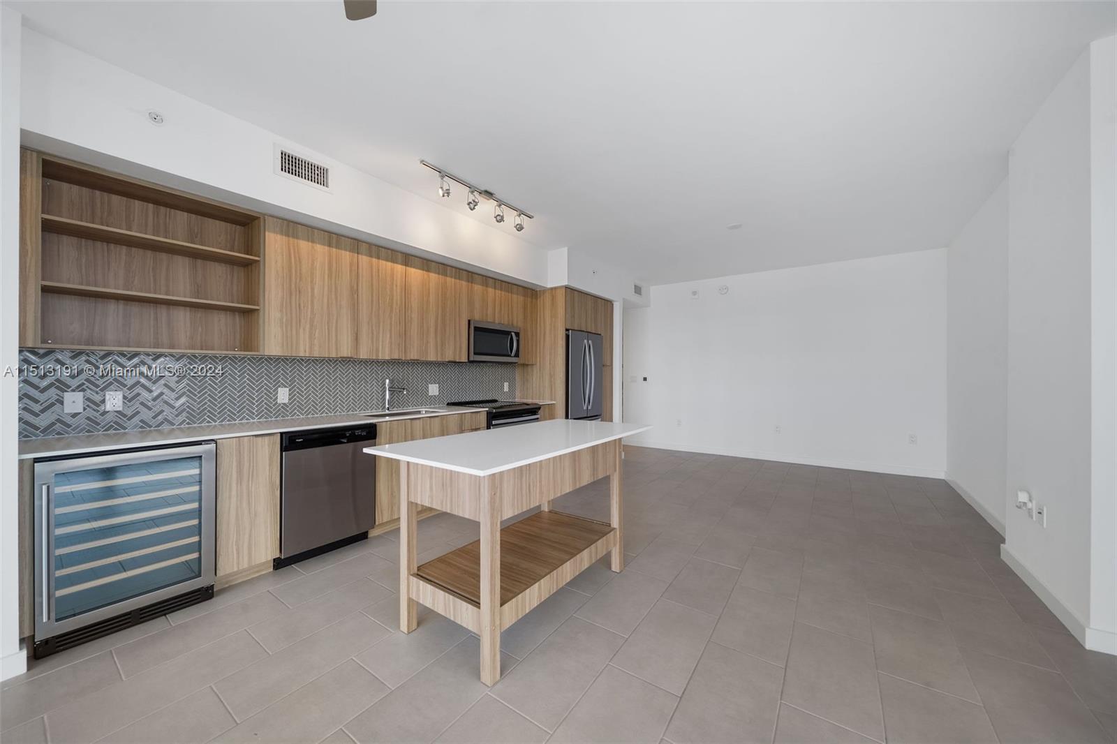 2150 N Bayshore Dr 0301, Miami, Florida 33137, 2 Bedrooms Bedrooms, ,2 BathroomsBathrooms,Residentiallease,For Rent,2150 N Bayshore Dr 0301,A11513191