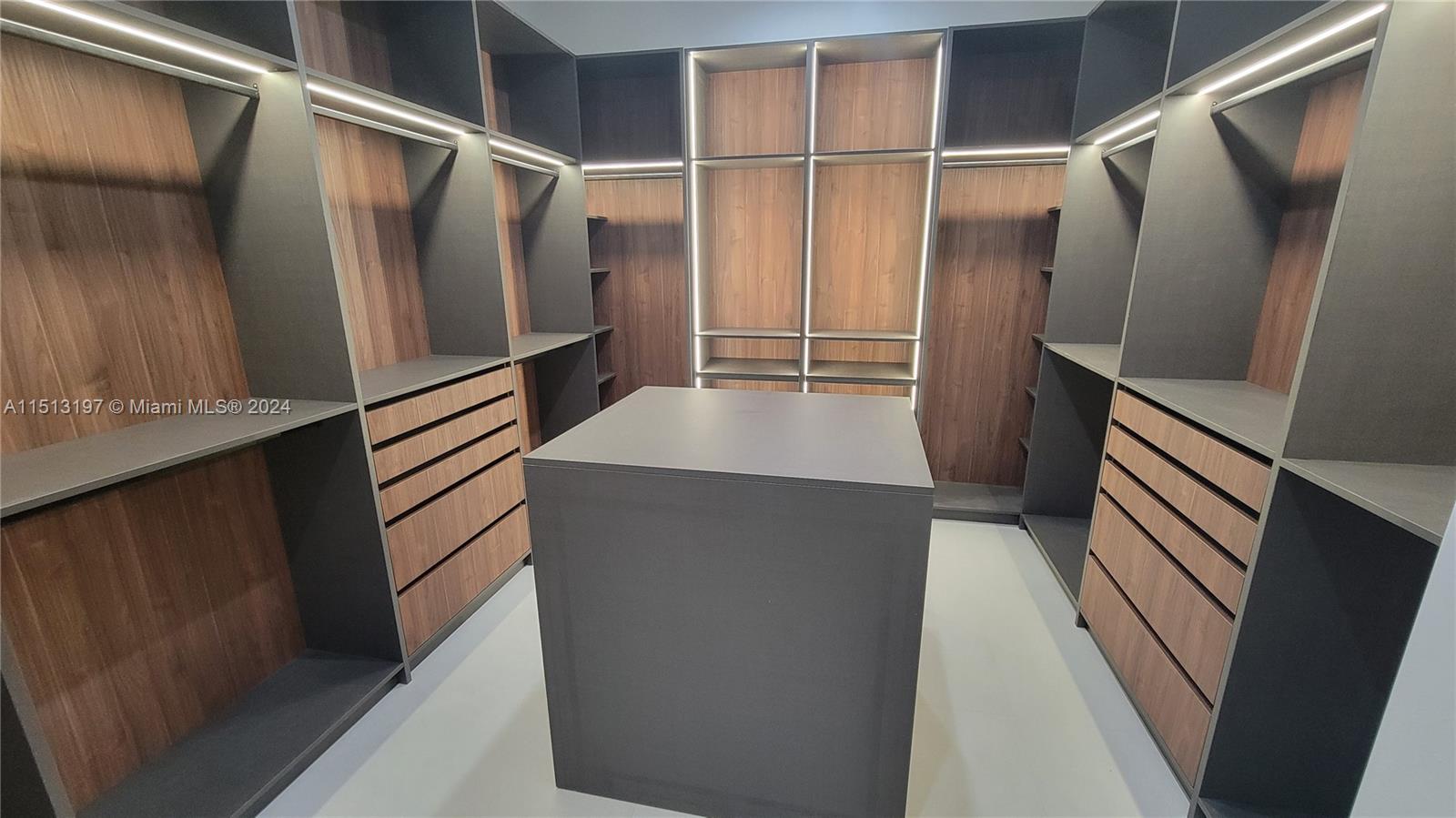 9795 110th St, Miami, FL, 33176 United States, 6 Bedrooms Bedrooms, ,5 BathroomsBathrooms,Residential,For Sale,110th St,A11513197