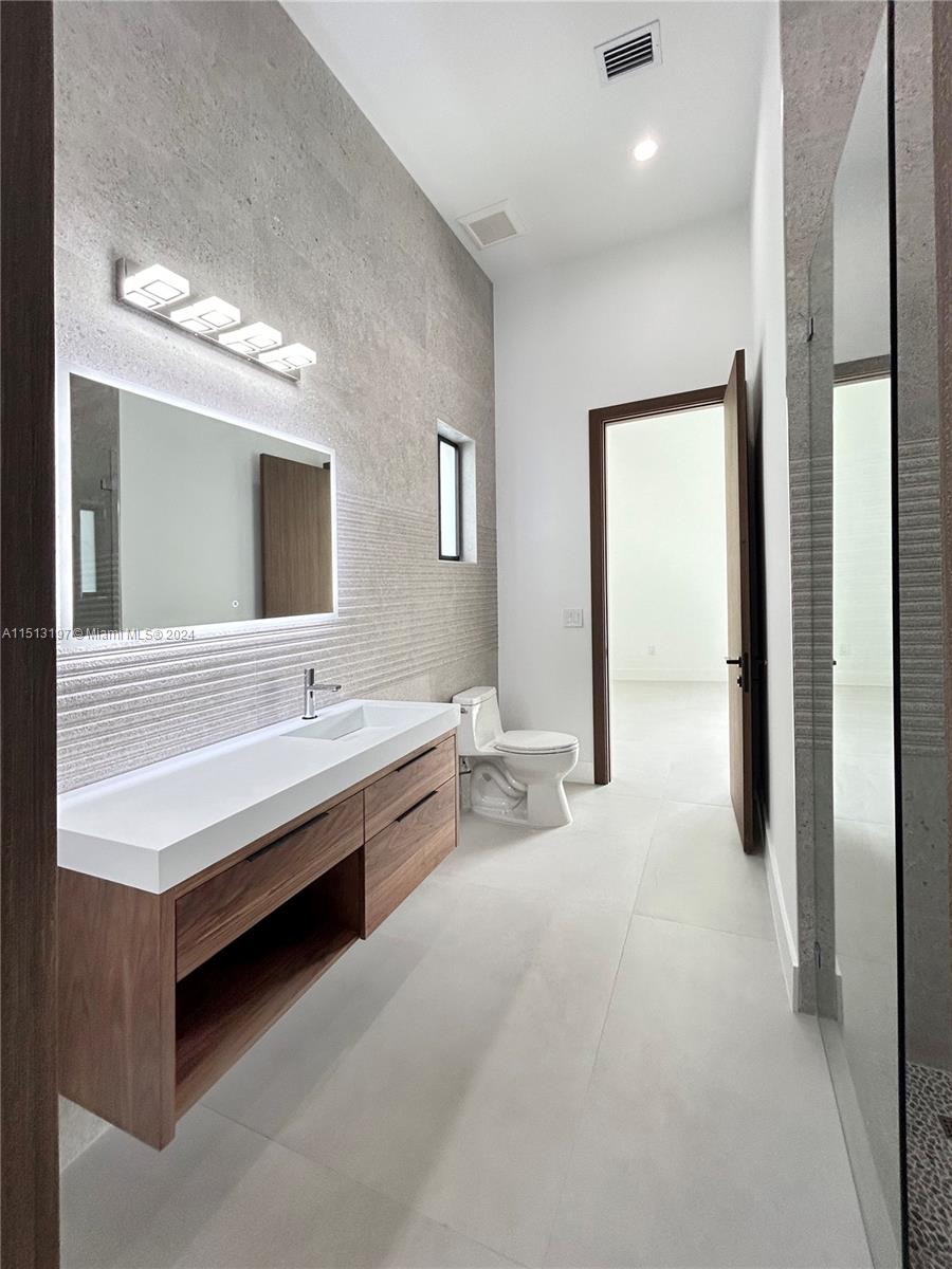 9795 110th St, Miami, FL, 33176 United States, 6 Bedrooms Bedrooms, ,5 BathroomsBathrooms,Residential,For Sale,110th St,A11513197