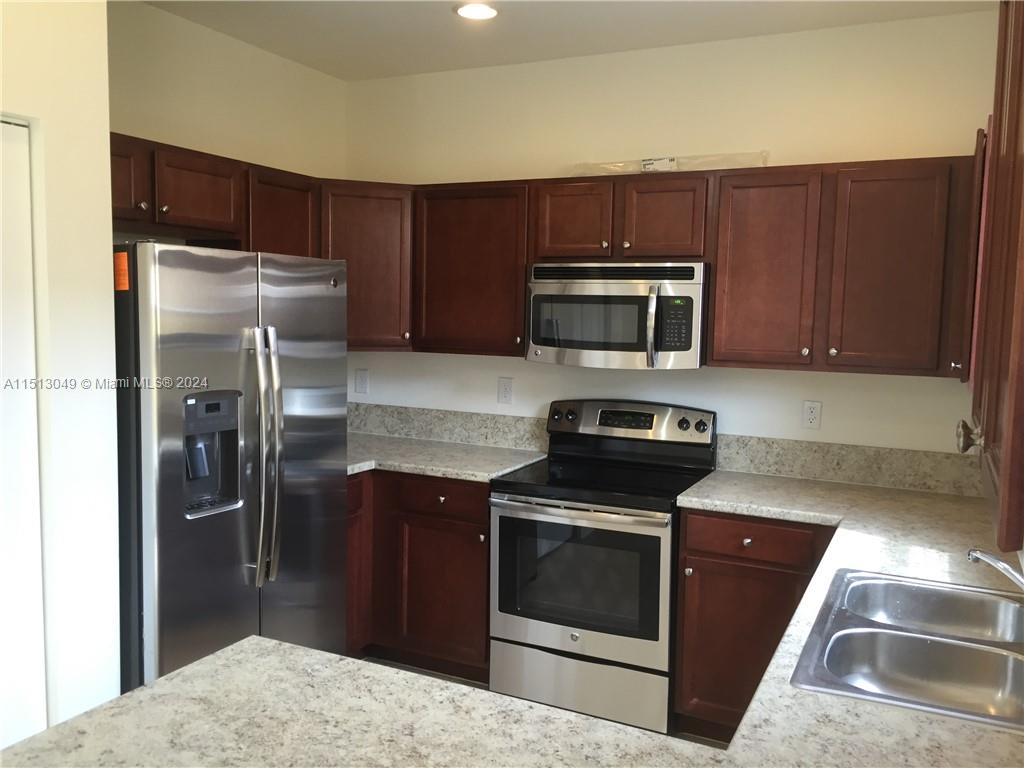 3768 SE 3 ST, Homestead, Florida 33033, 3 Bedrooms Bedrooms, ,2 BathroomsBathrooms,Residentiallease,For Rent,3768 SE 3 ST,A11513049